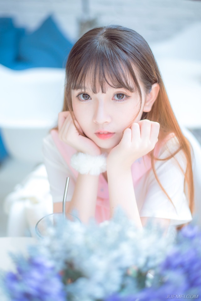 “蜀中已在掌控，但要防备荆州，诸葛亮此人，大局观极强，如今联盟既然破裂，定会极力劝刘备返回荆襄，当命士元、孝直尽快将程度占据，莫要再给对方机会，只要蜀中在握，天下大势便尽在主公掌握，至于荆襄，伏德这颗棋子，是时候用了。”贾诩微笑着看向吕布道。